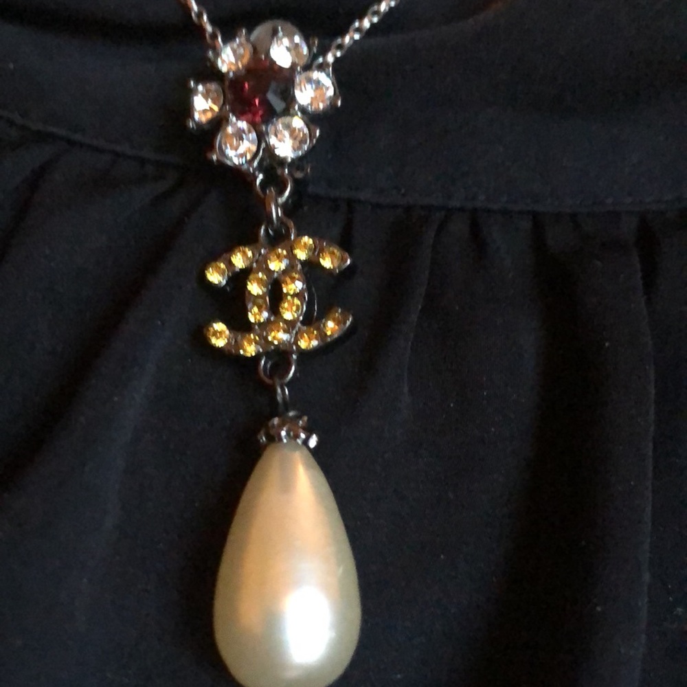 Chanel Faux Diamond Pearl Drop  Clip Silver Tone  Rhinestone Earrings - Picture 2 of 5